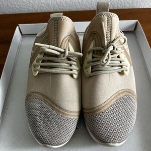 Nike Women’s Beige Sneakers